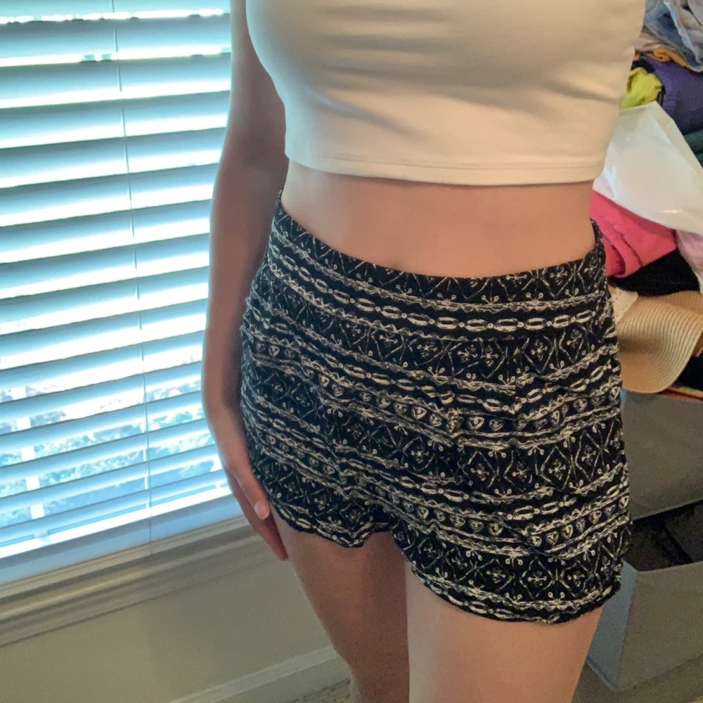 LA Hearts loose shorts